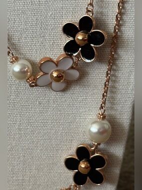 Delicate Black & White Flower Rose Gold Tons Necklace with Pearls